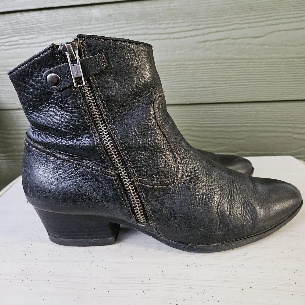 Sofft Padma Western Ankle Booties Black Leather Short Zip Boots Womens Size 8.5M